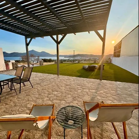 Sea, Sunset & Garden View Parasporos Houses, Milos Apartment *